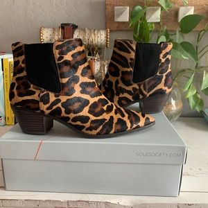 Gorgeous leopard boots